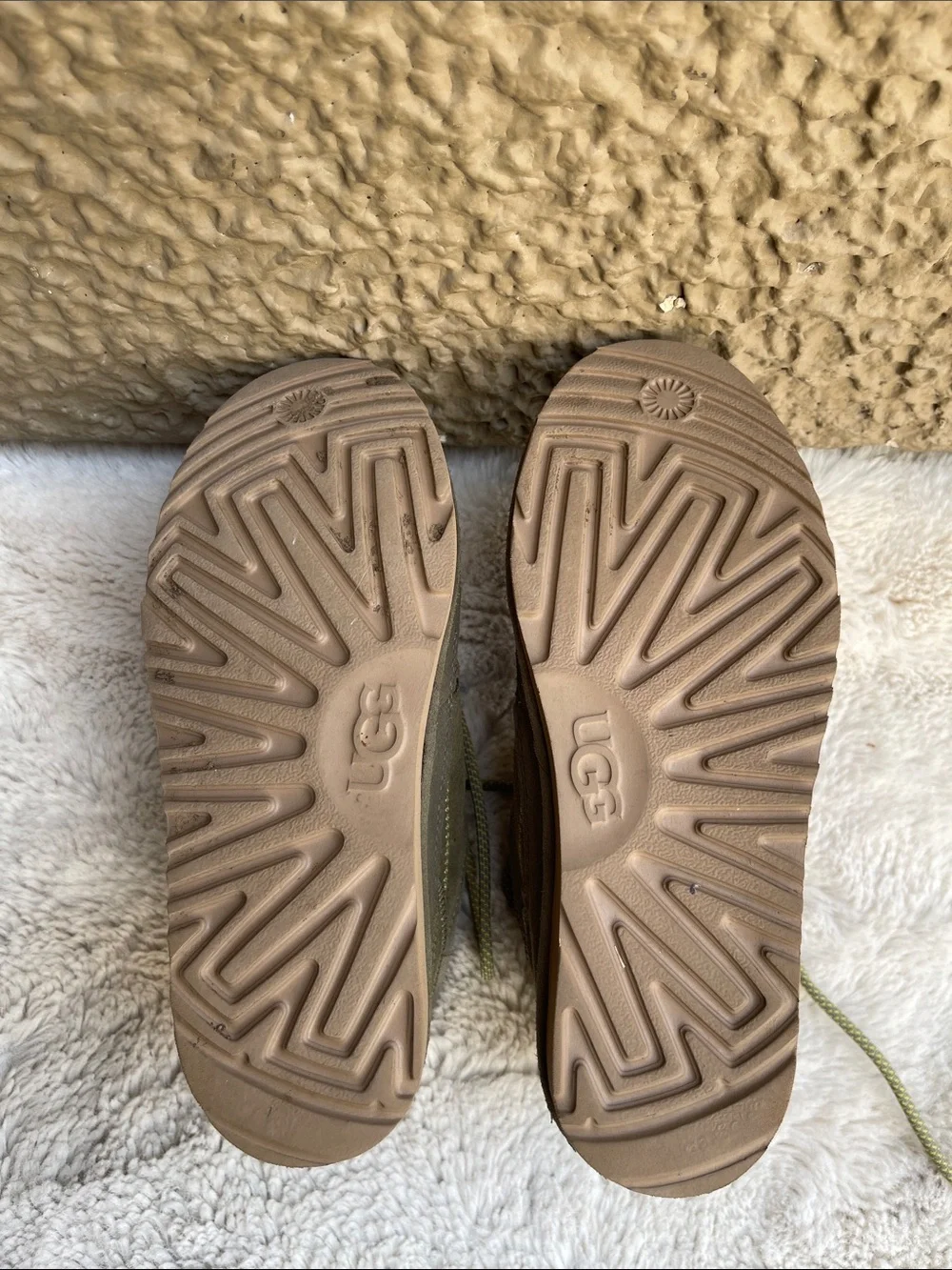 UGG Kids Heritage in Burnt Olive Lace Up Boots Size 4